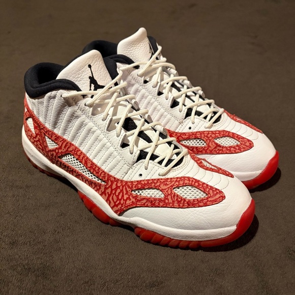 Jordan 11 Low IE \'Chicago\' main image 4